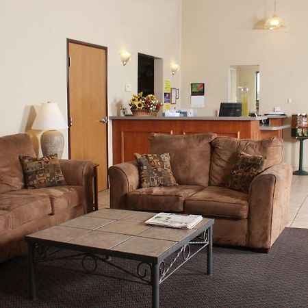 Centerstone Inn & Suites Carlyle Luaran gambar